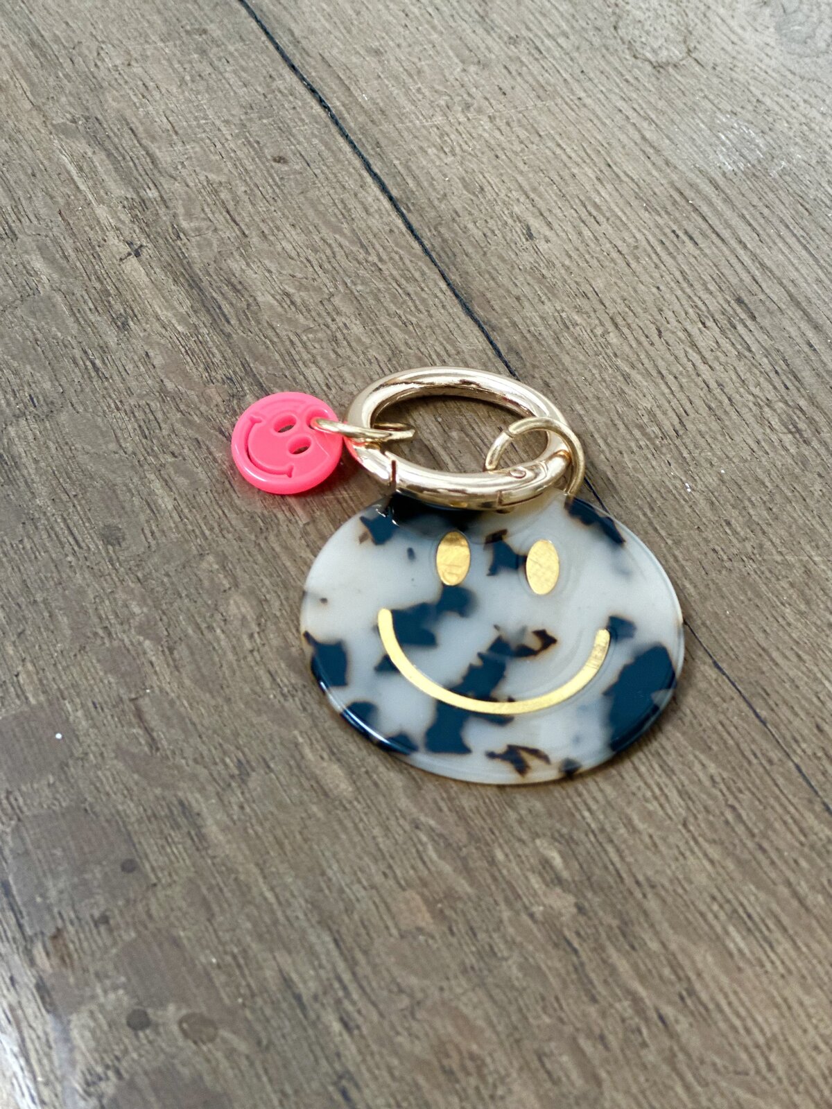Schlüssel/Taschenanhänger “SMILEY” braun/beige (AS12)