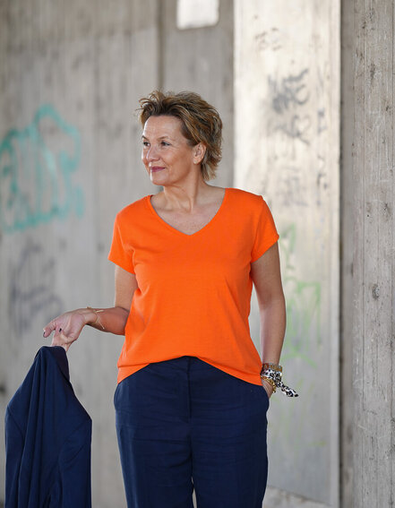 SENSES.THE LABEL - Shirt mit V - Ausschnitt "TEM:KE" (SE18)