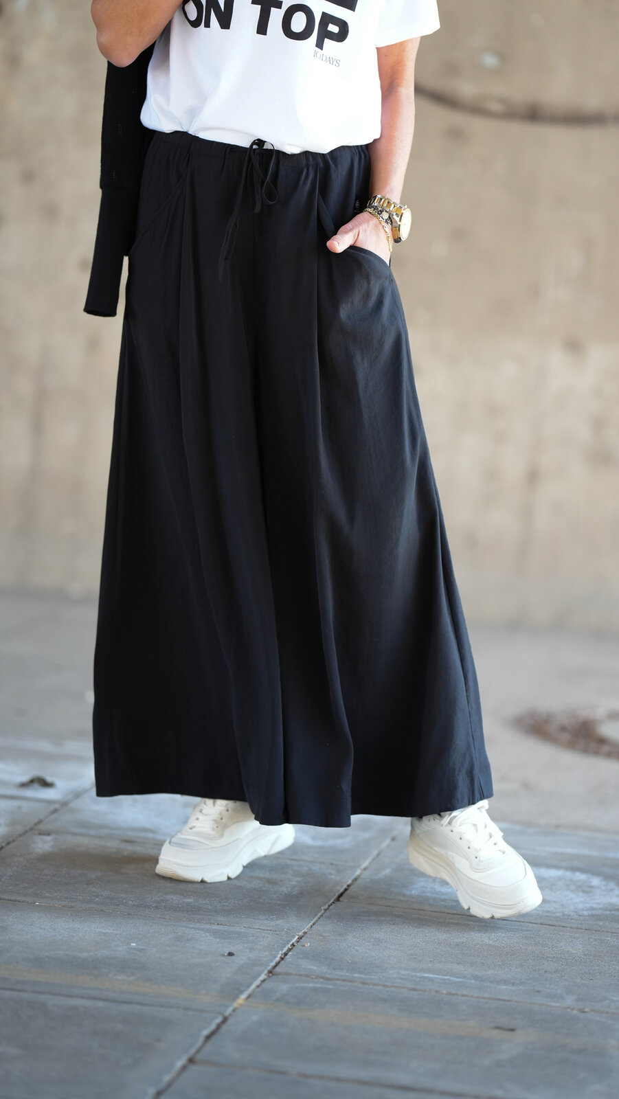 Casual Pants “HERMA” black (ER41)/Regular Fit T-Shirt white (10D48)