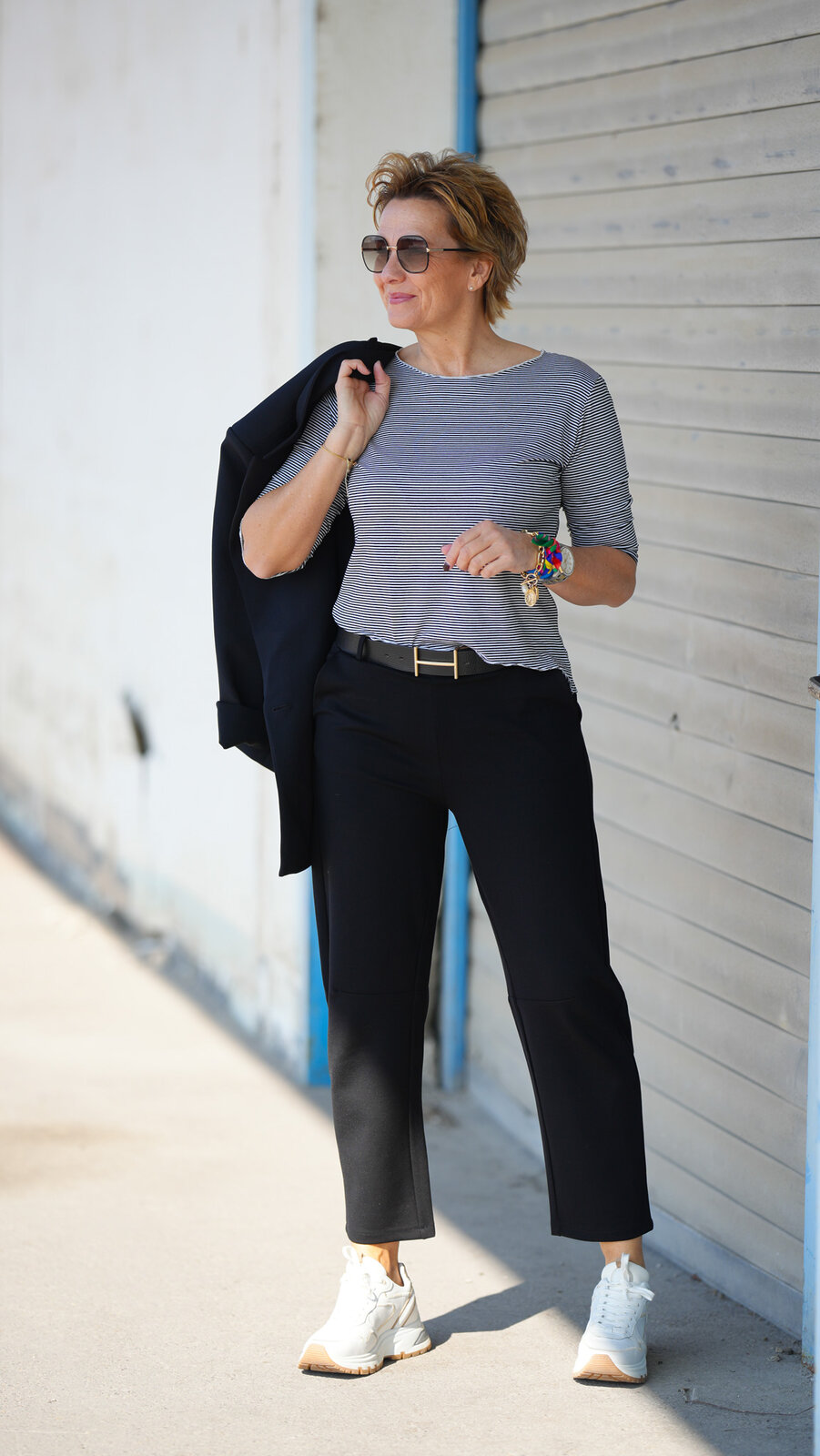 Stretchige Casual Pants schwarz (H25)/Streifenshirt “JANICE” schwarz/weiß (BA12)
