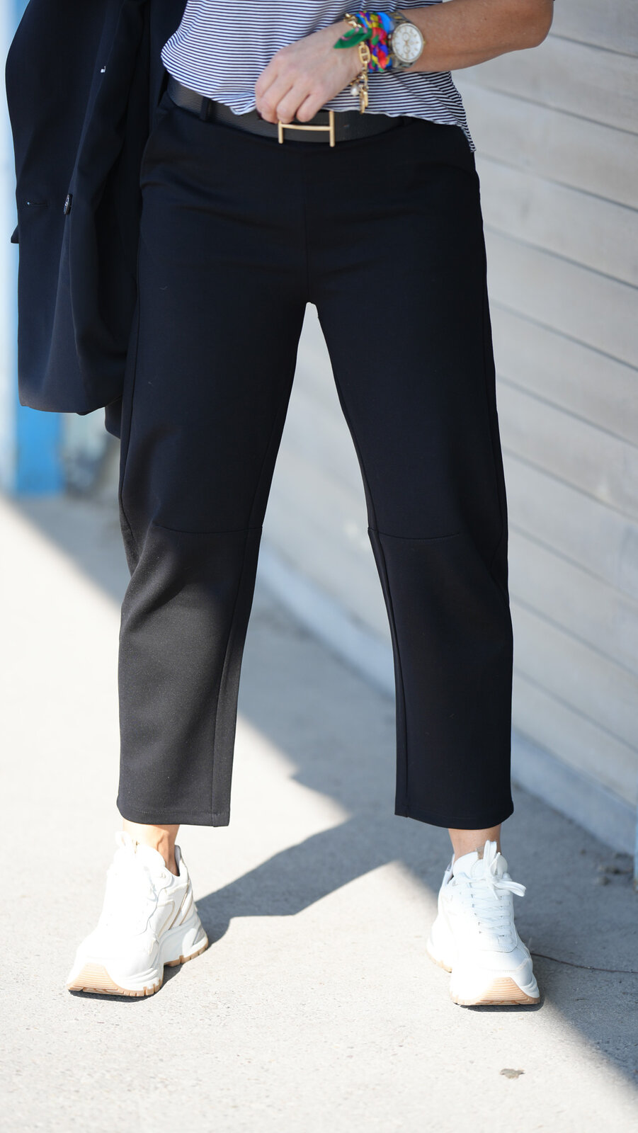 Stretchige Casual Pants schwarz (H25)/Streifenshirt “JANICE” schwarz/weiß (BA12)