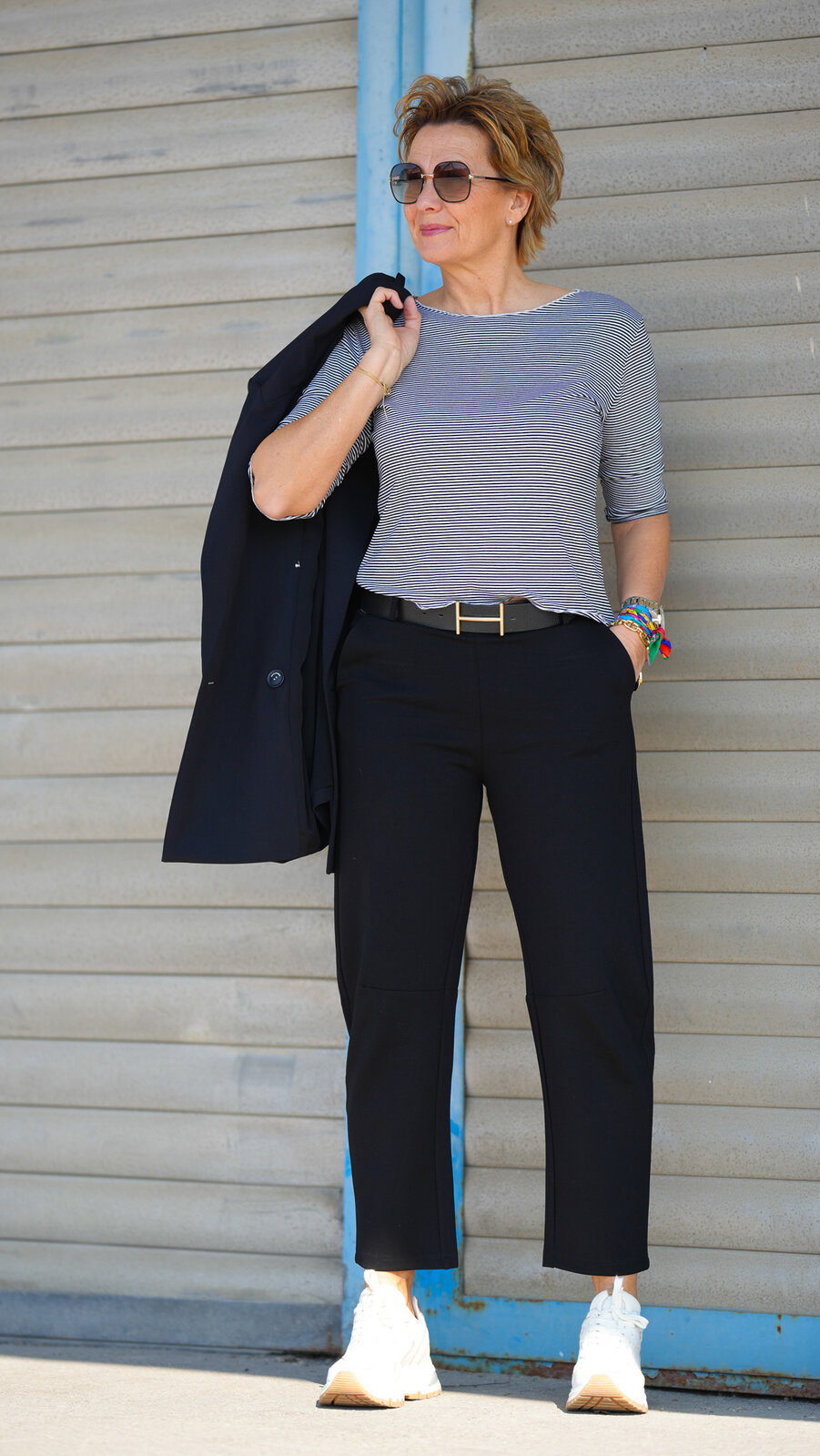 Stretchige Casual Pants schwarz (H25)/Streifenshirt “JANICE” schwarz/weiß (BA12)