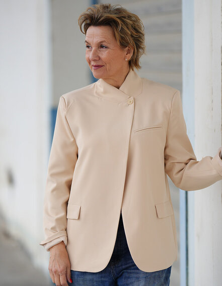 FRAUENSACHE - Asymmetrischer Blazer mit Stehkragen (B05)