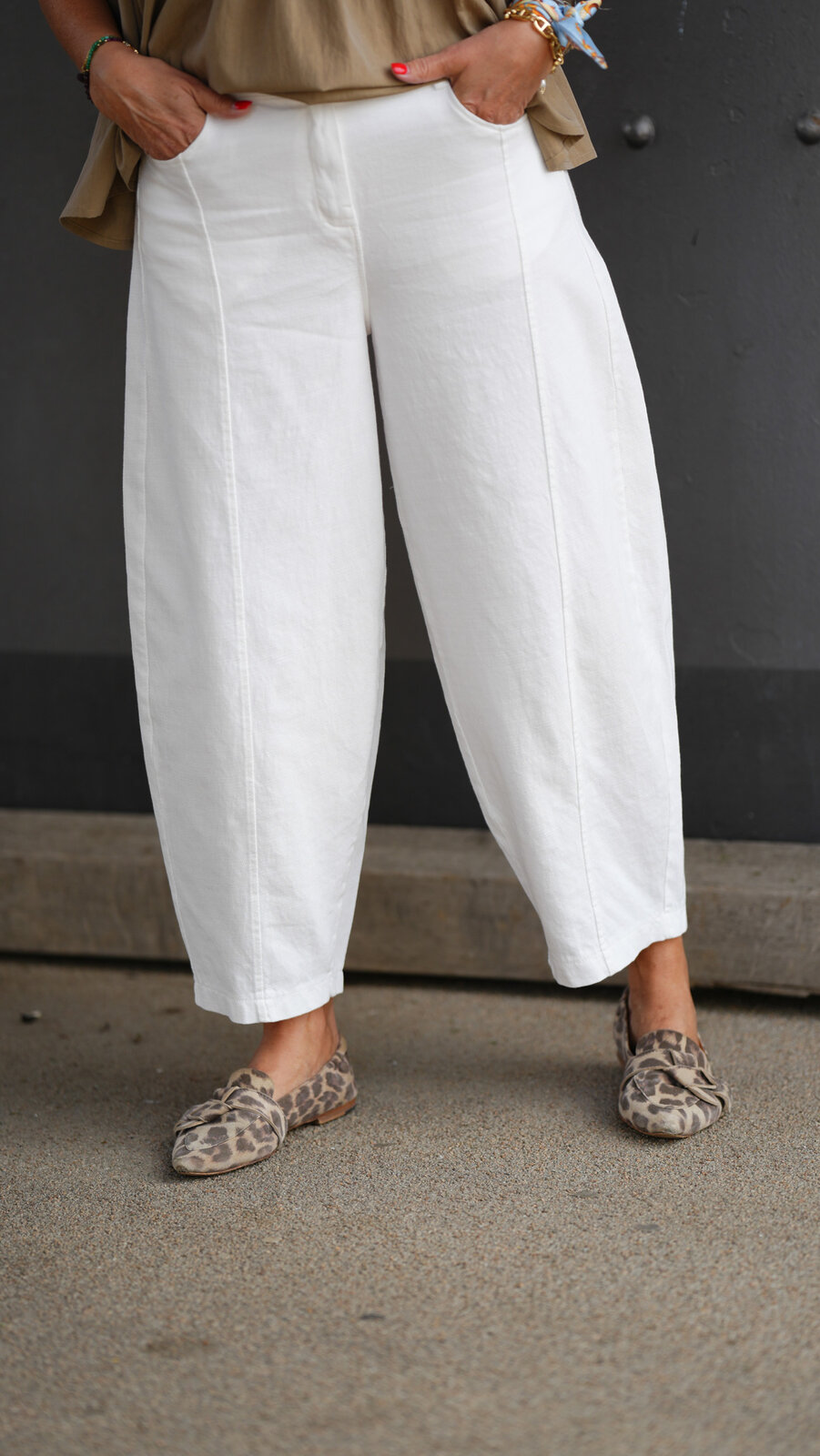 Stylische Sommer Hose wollweiß (H22)/ Slipper “LOLA RAYNE” (VV03)