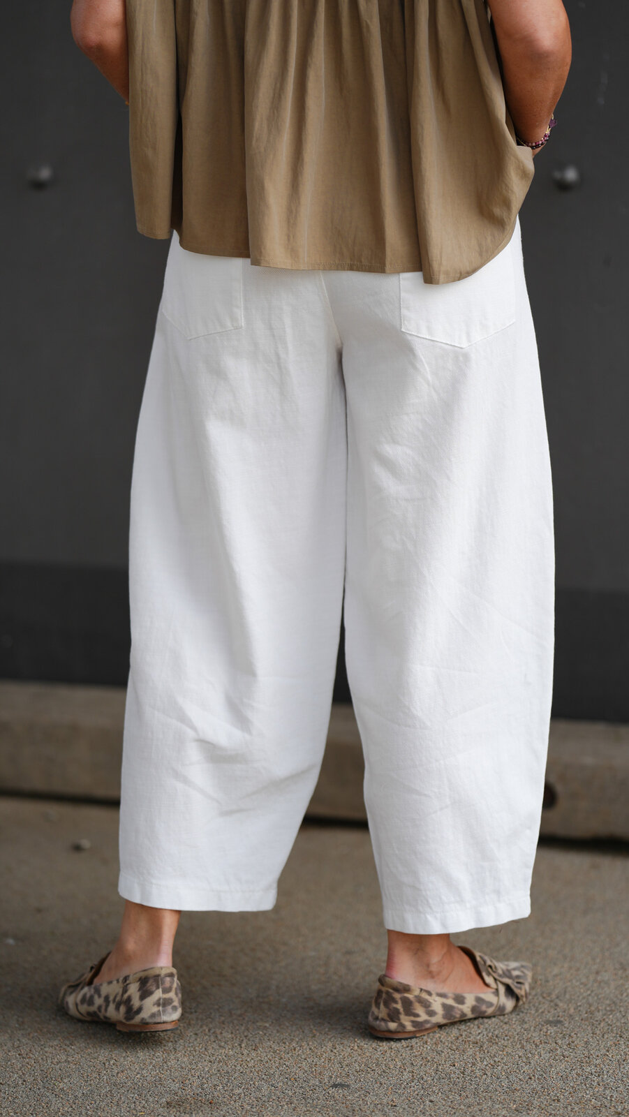 Stylische Sommer Hose wollweiß (H22)/ Slipper “LOLA RAYNE” (VV03)