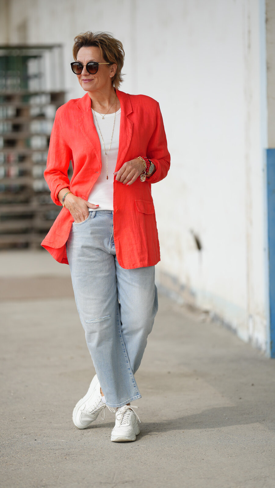 Jeans “YOANA” – bahamas blue (ER64)/ Leinenblazer “VIOLA” orange (GW62)