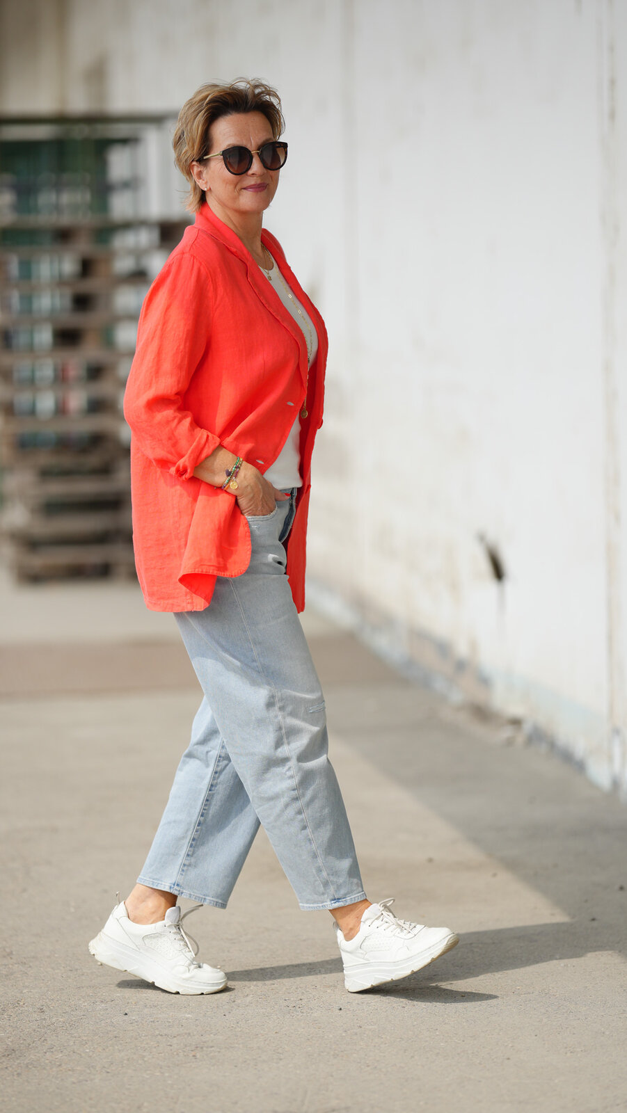 Jeans “YOANA” – bahamas blue (ER64)/ Leinenblazer “VIOLA” orange (GW62)