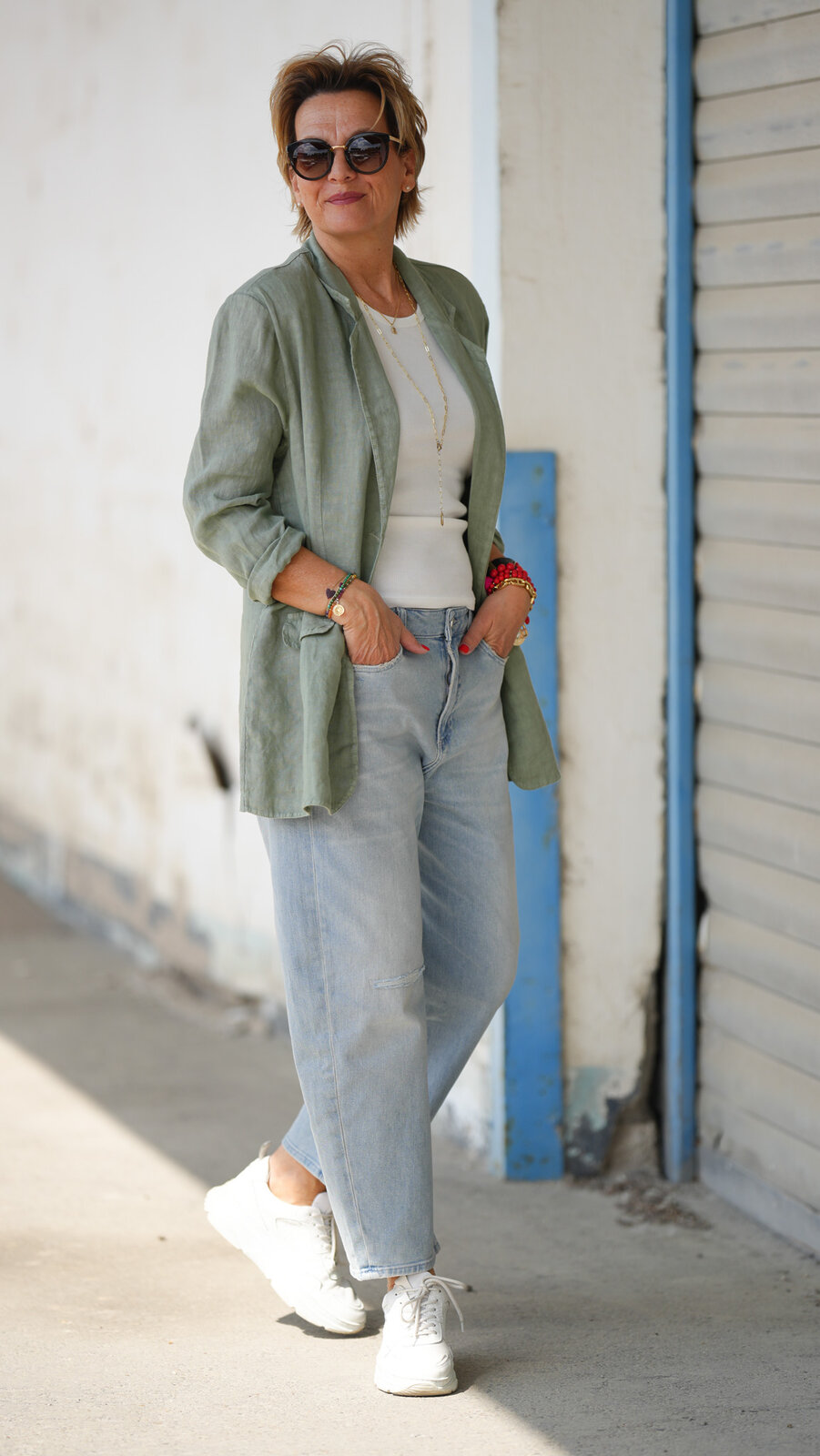 Jeans “YOANA” – bahamas blue (ER64)/ Leinenblazer “VIOLA” khaki (GW62)
