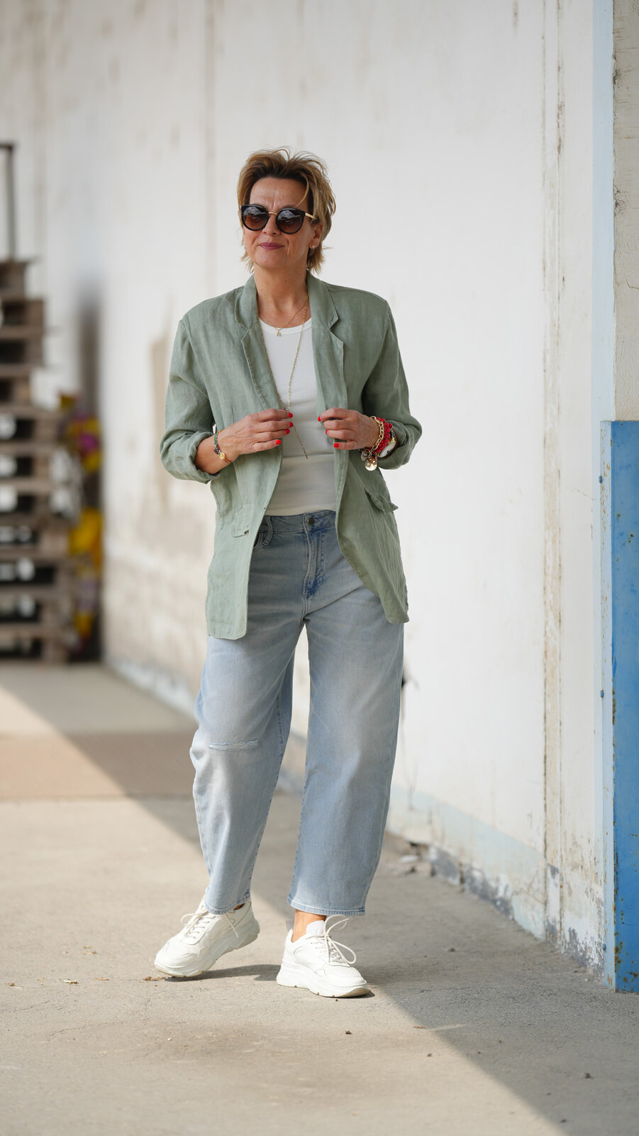 Jeans “YOANA” – bahamas blue (ER64)/ Leinenblazer “VIOLA” khaki (GW62)