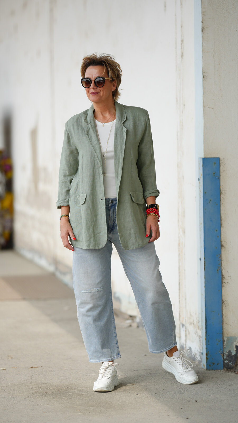 Jeans “YOANA” – bahamas blue (ER64)/ Leinenblazer “VIOLA” khaki (GW62)