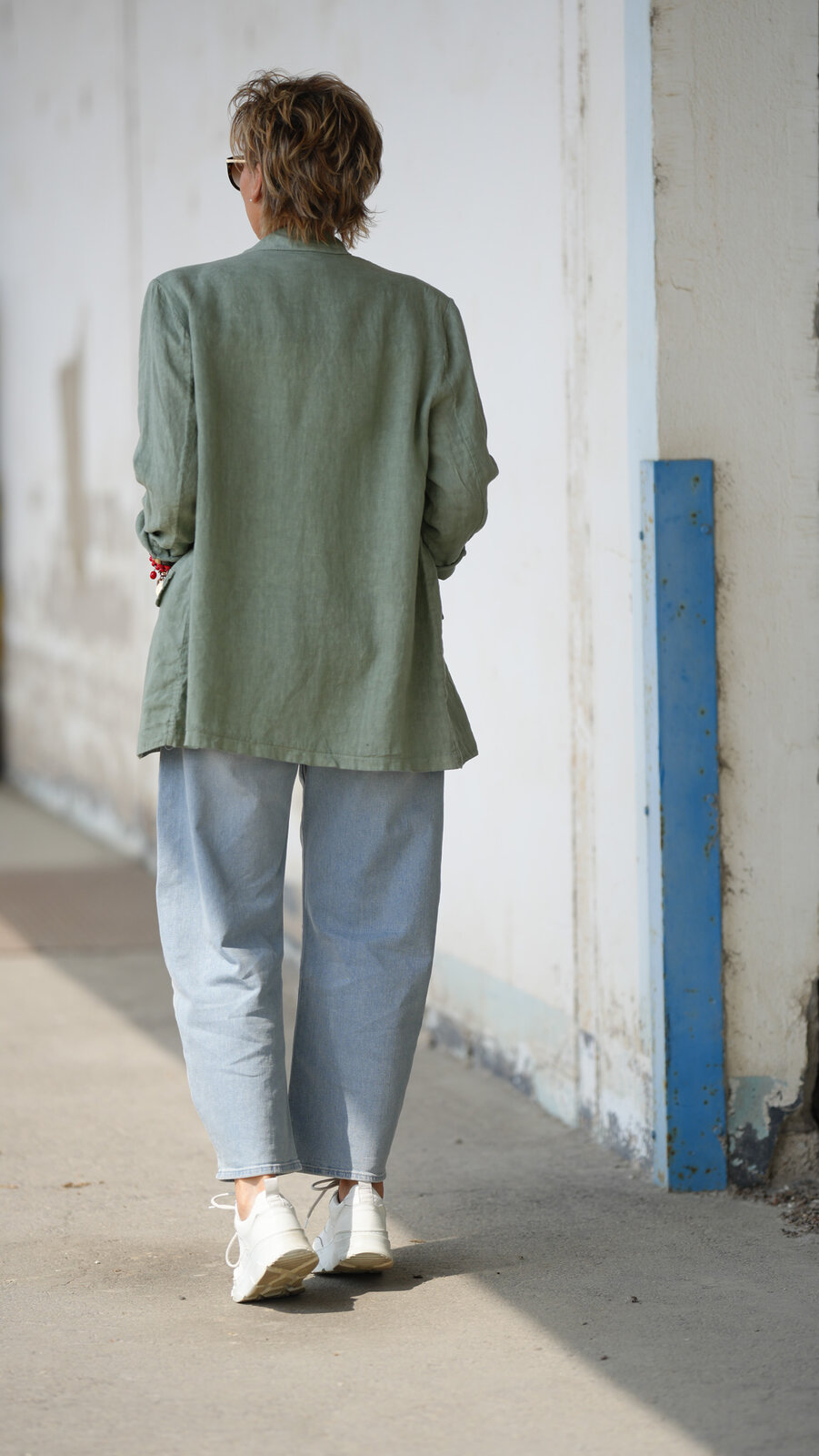 Jeans “YOANA” – bahamas blue (ER64)/ Leinenblazer “VIOLA” khaki (GW62)