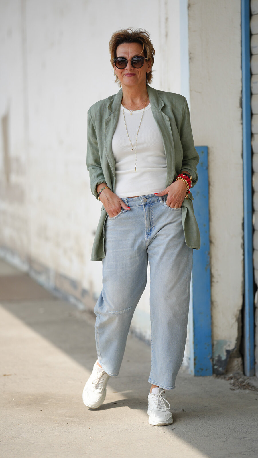 Jeans “YOANA” – bahamas blue (ER64)/ Leinenblazer “VIOLA” khaki (GW62)