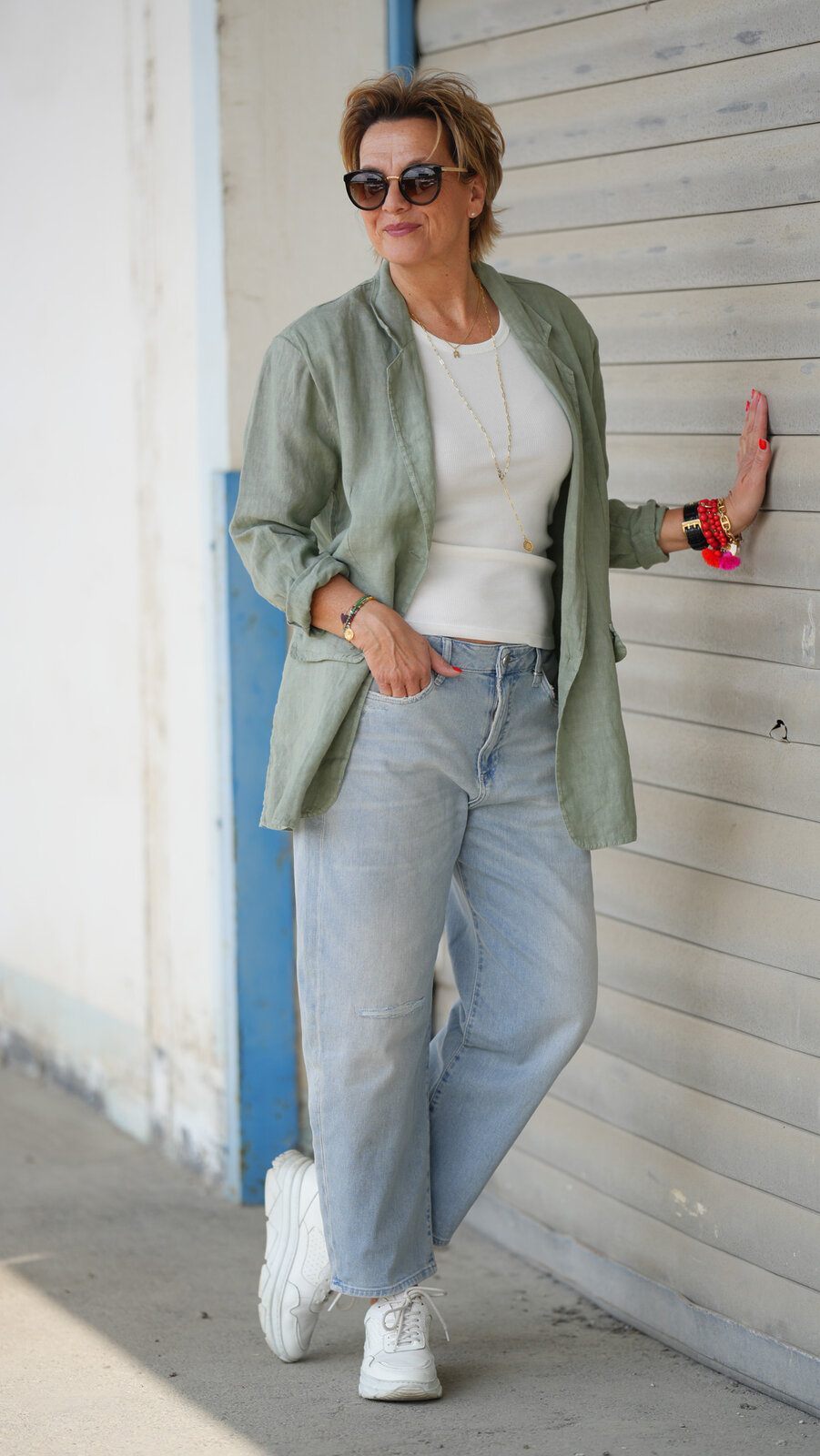 Jeans “YOANA” – bahamas blue (ER64)/ Leinenblazer “VIOLA” khaki (GW62)