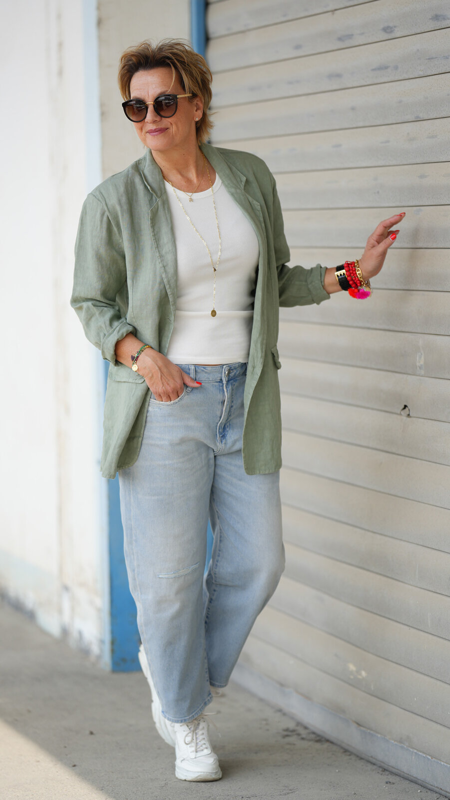 Jeans “YOANA” – bahamas blue (ER64)/ Leinenblazer “VIOLA” khaki (GW62)