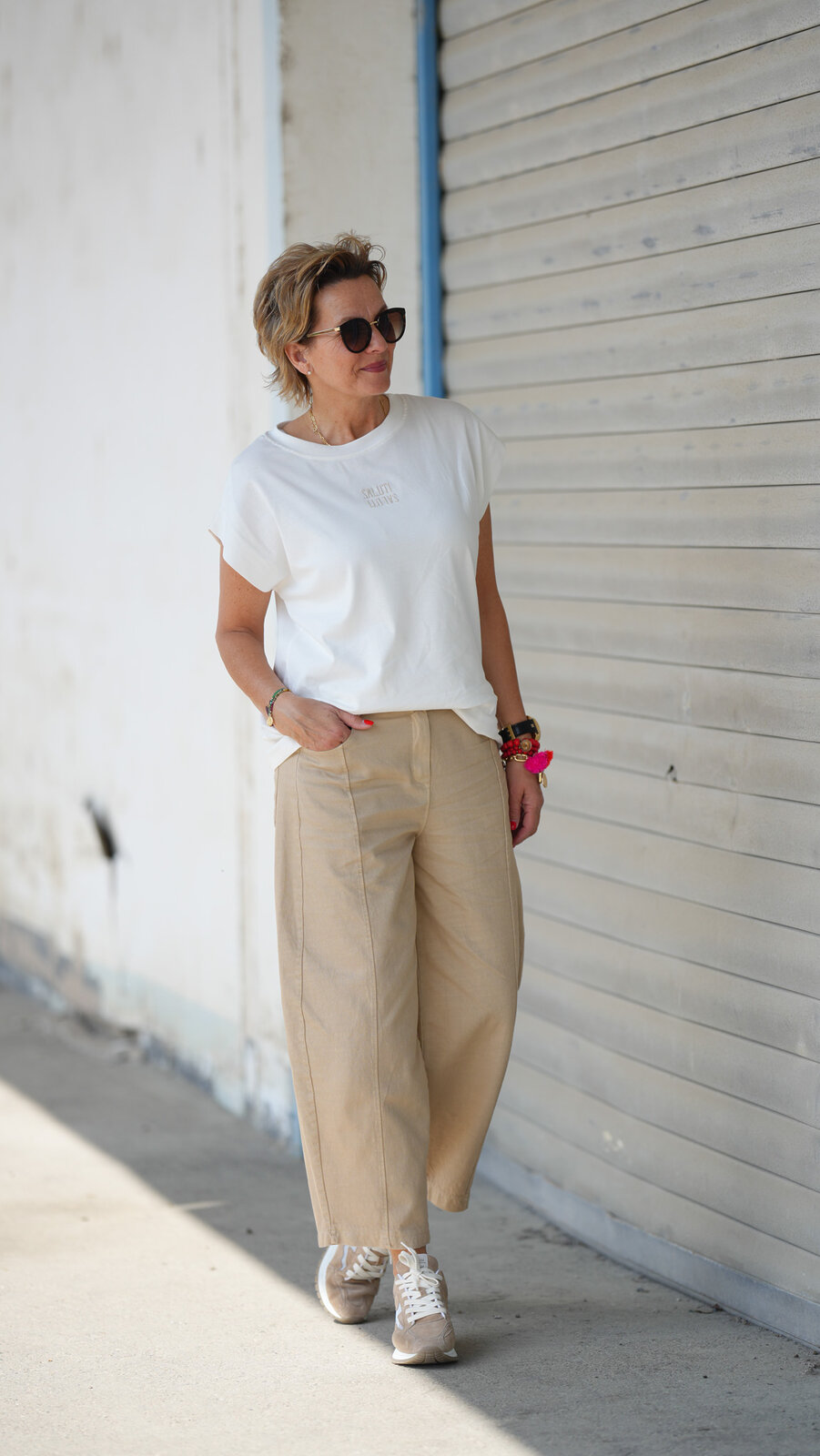 Ärmelloses Shirt wollweiß (BA32) / Stylische Sommerhose taupe (H22)
