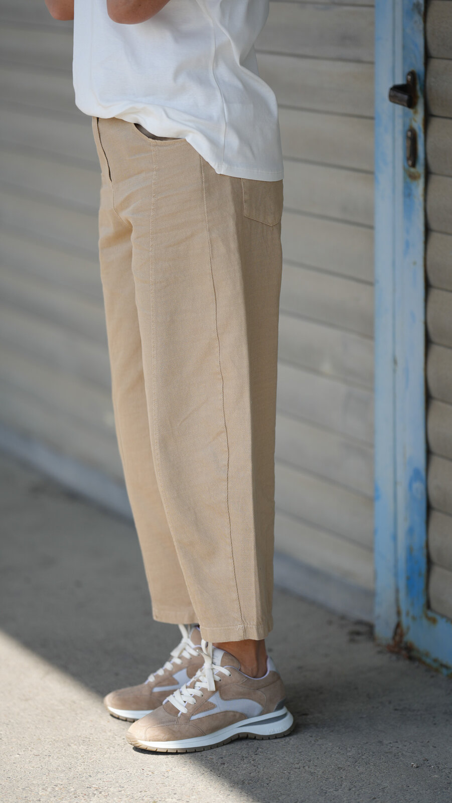 Ärmelloses Shirt wollweiß (BA32) / Stylische Sommerhose taupe (H22)