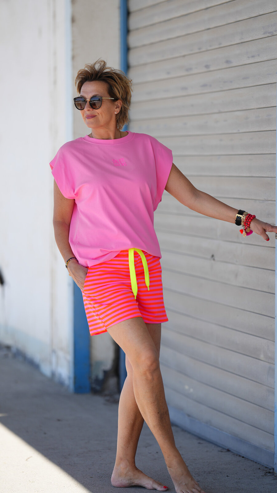 Lässige Streifenshorts neon orange/mauve (H29) / Ärmelloses Shirt bubblegum (BA32)