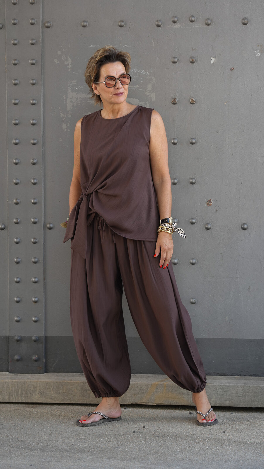 Sommerliche Ballonhose braun (H44) /Verspielte Ärmellose Bluse braun (BA52)