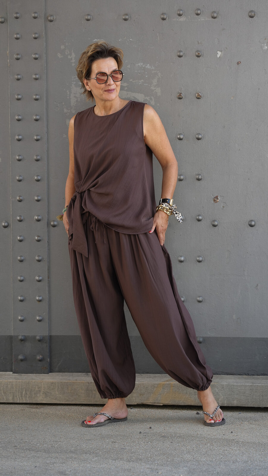 Sommerliche Ballonhose braun (H44) /Verspielte Ärmellose Bluse braun (BA52)